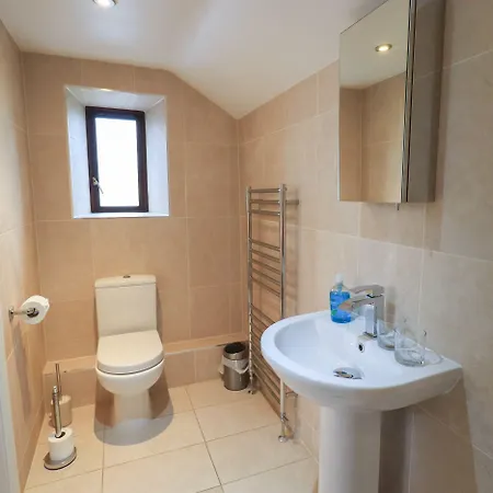 Orcaber Farm Barn * Austwick