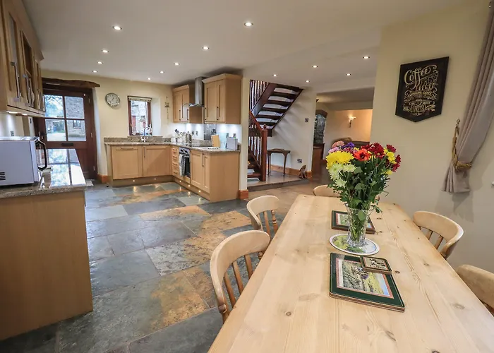 Orcaber Farm Barn * Austwick